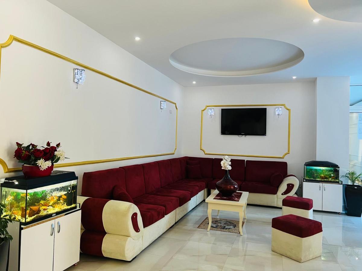 Ujvara Hotel Golem  Zewnętrze zdjęcie