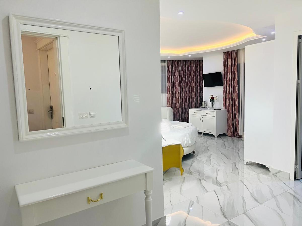 Ujvara Hotel Golem  Zewnętrze zdjęcie