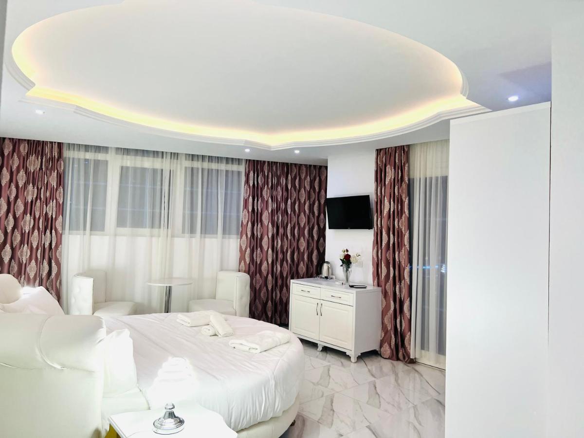 Ujvara Hotel Golem  Zewnętrze zdjęcie